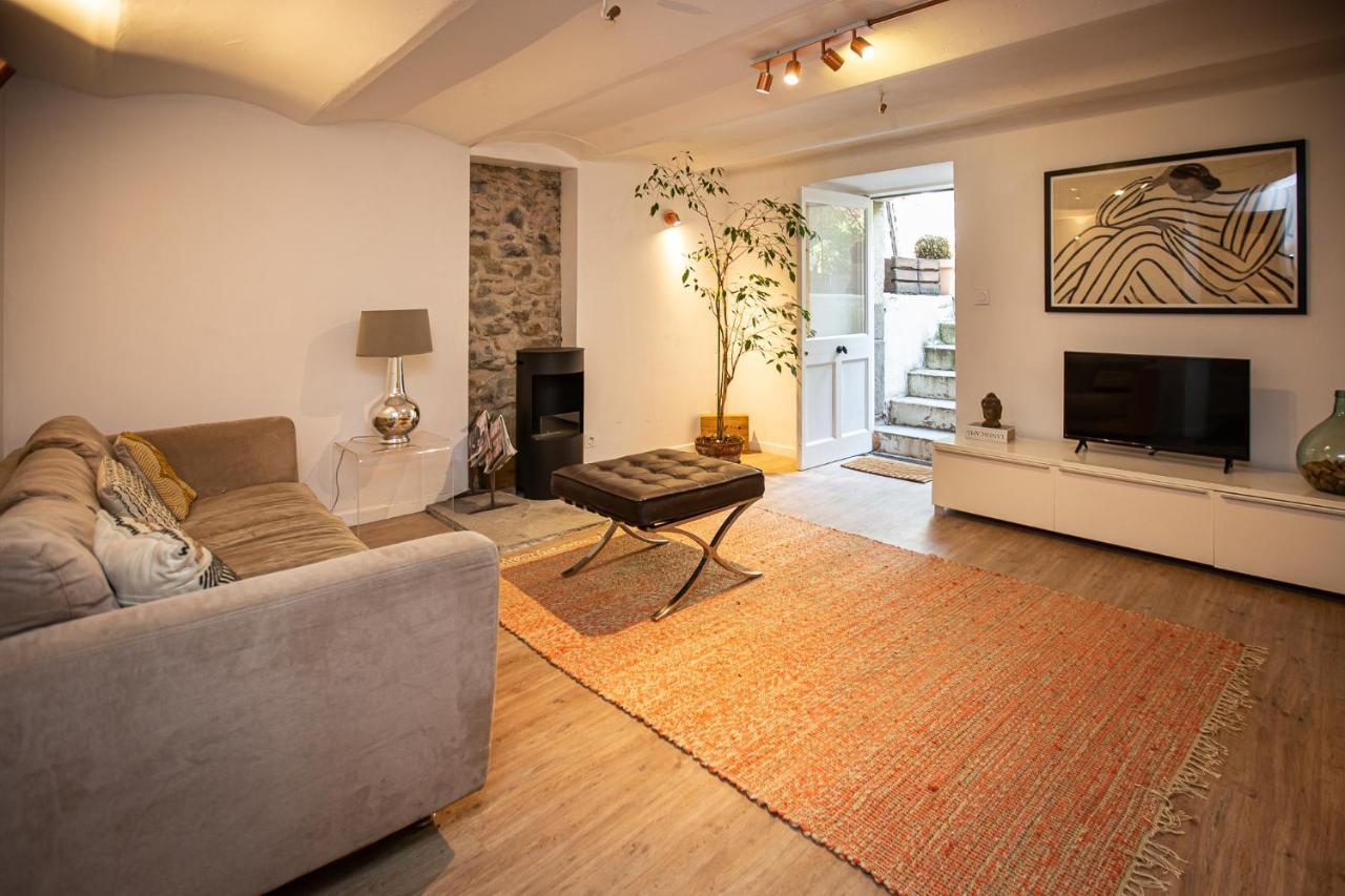 Beautiful Converted One Bedroom Apartment Carcassonne Exterior photo